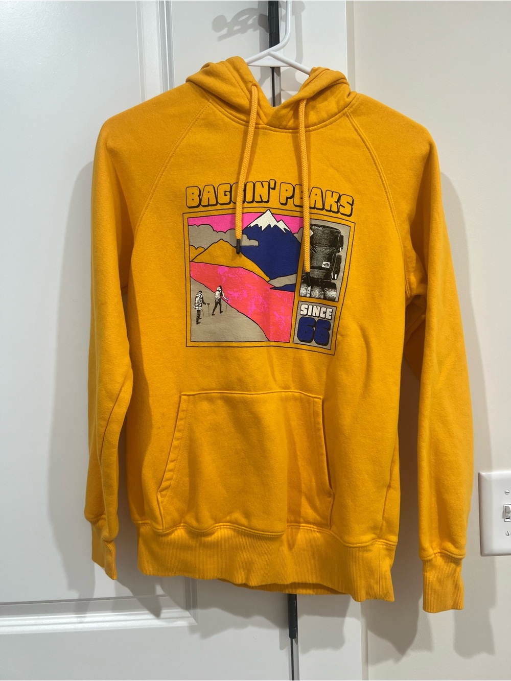 The North Face Women’s Mustard Yellow Graphic Pullover Hoodie Size XS